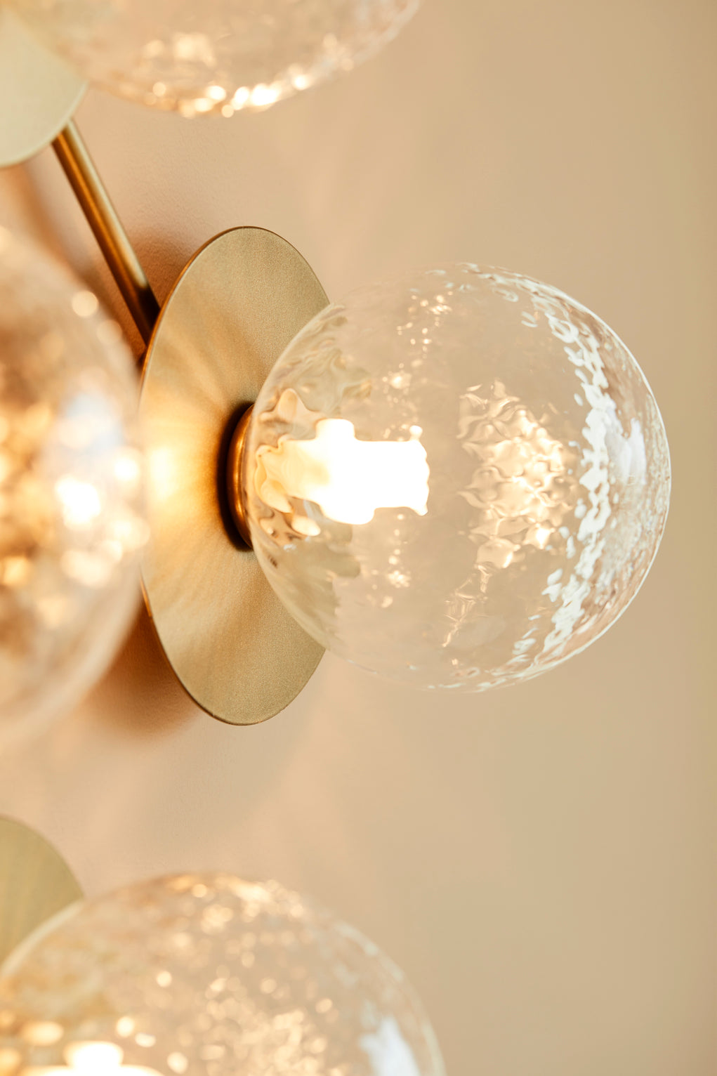 Liila 12 vägg- och taklampa, nordic gold / optic clear • NUURA