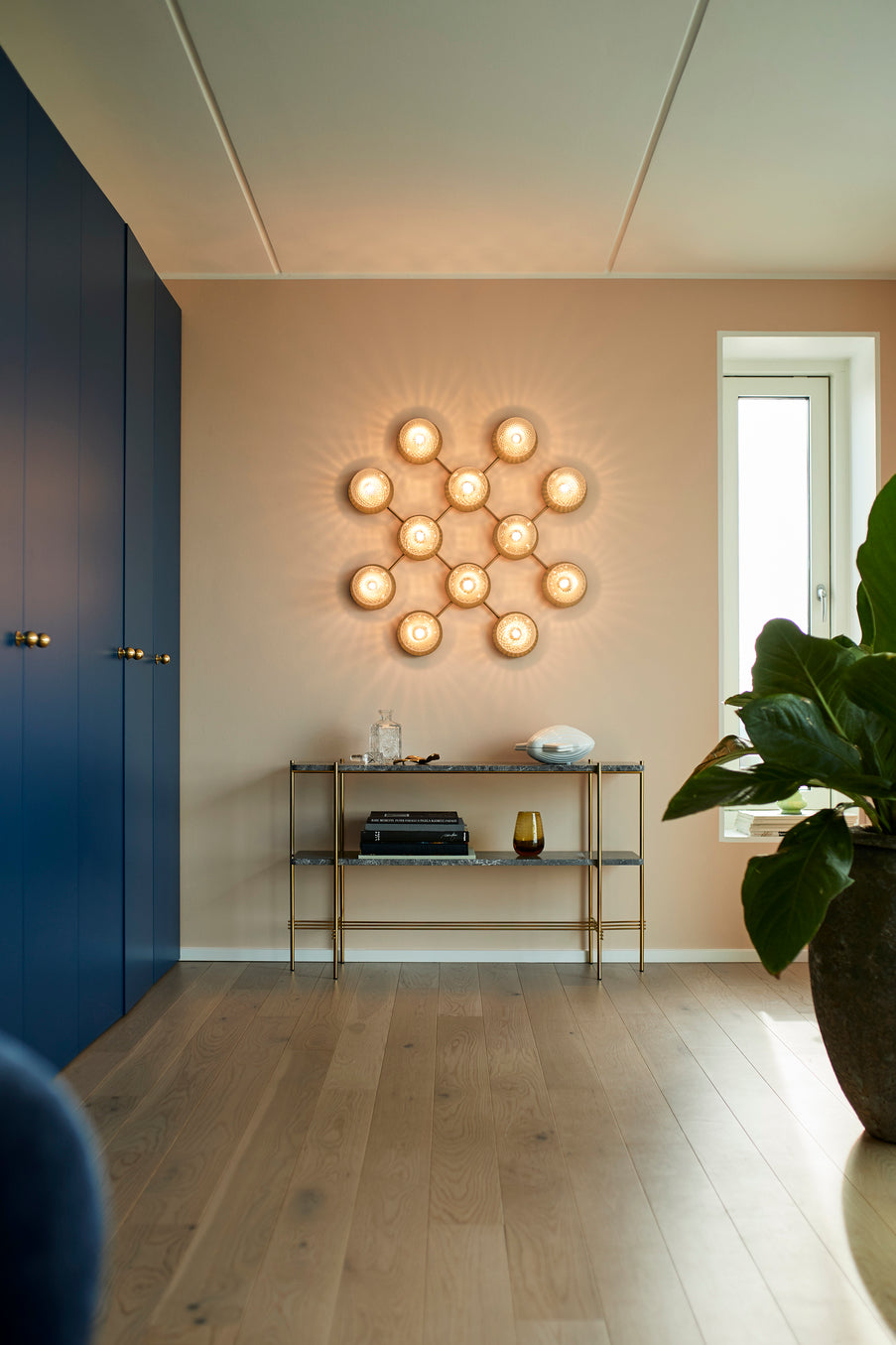 Liila 12 vägg- och taklampa, nordic gold / optic clear • NUURA