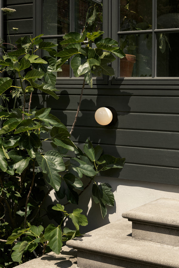 Liila 1 Outdoor utomhuslampa, black / opal • NUURA