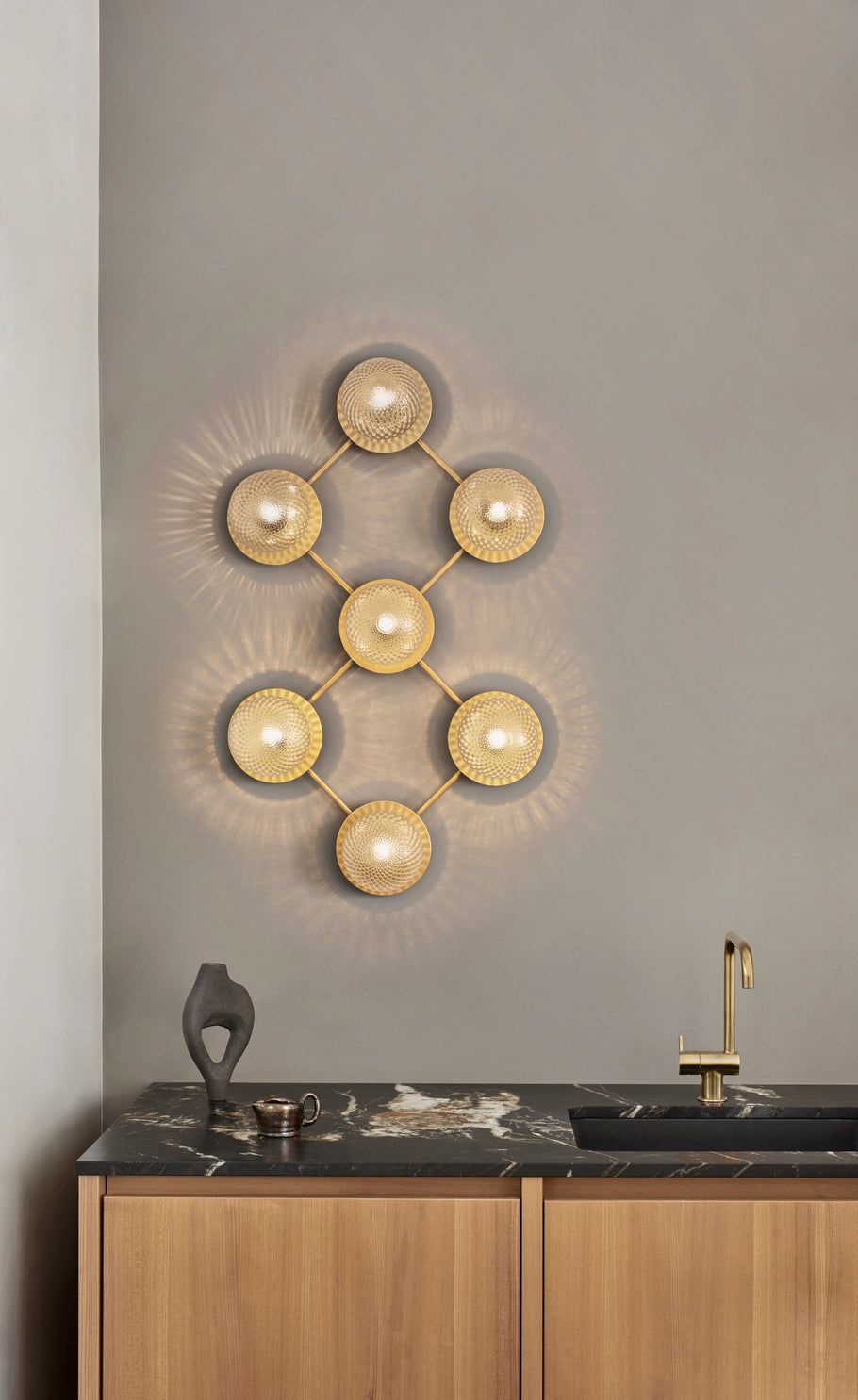 Liila 7 vägg- och taklampa, nordic gold / optic clear • NUURA