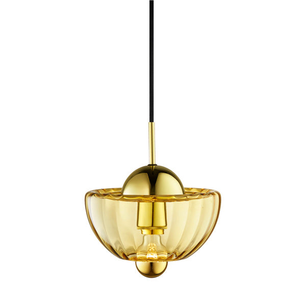 Lotus pendellampa i färgen amber mot en vit bakgrund.