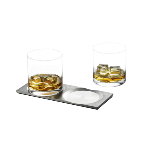 Stålbricka med ett set om två whiskyglas.