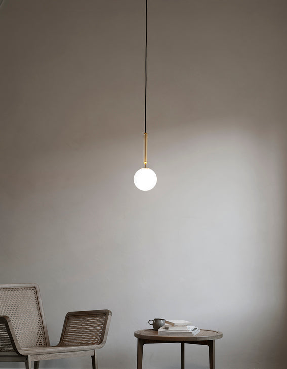 Miira 1 pendel, brass / opal • NUURA