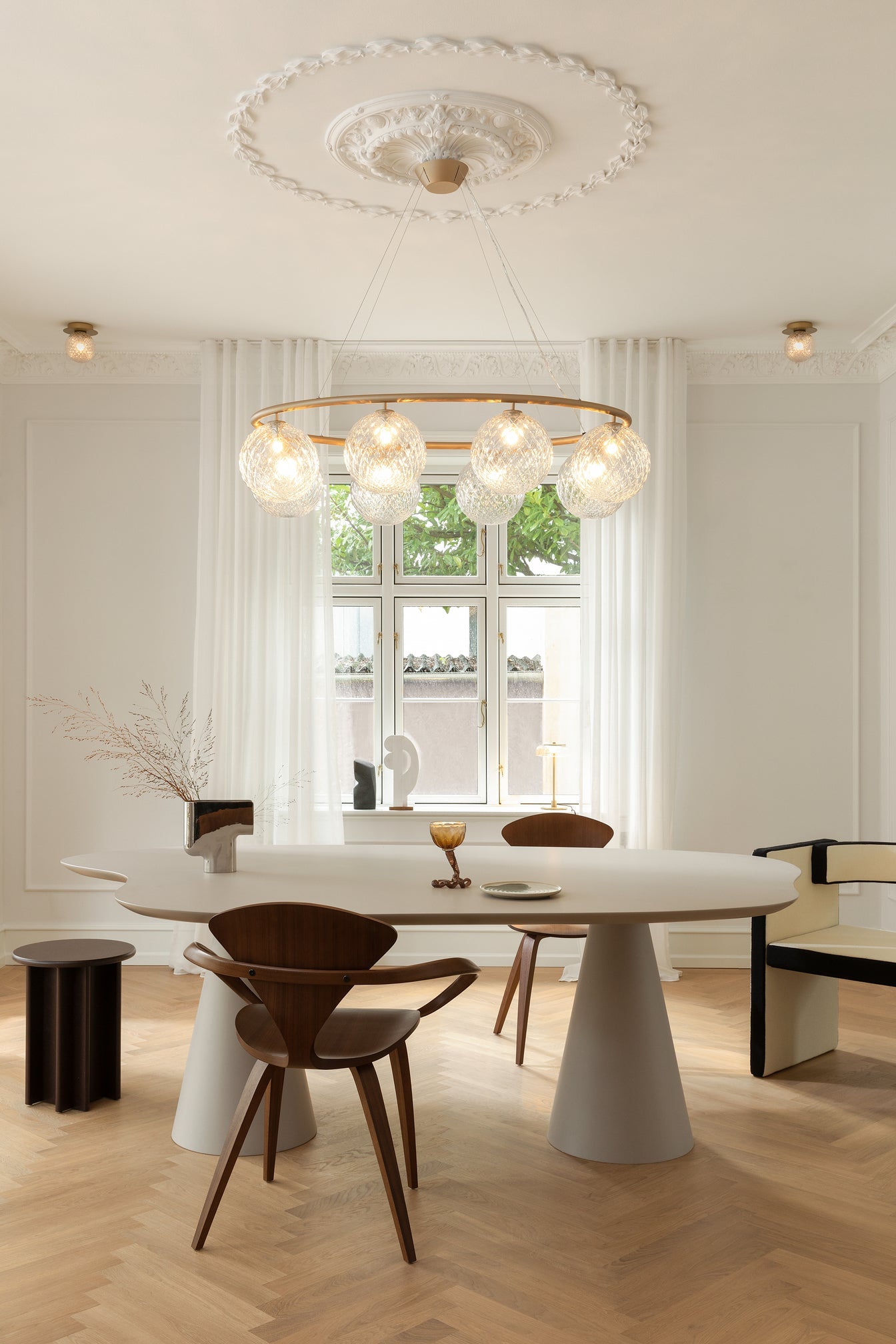 Miira 8 Oval ljuskrona, brass / optic clear • NUURA