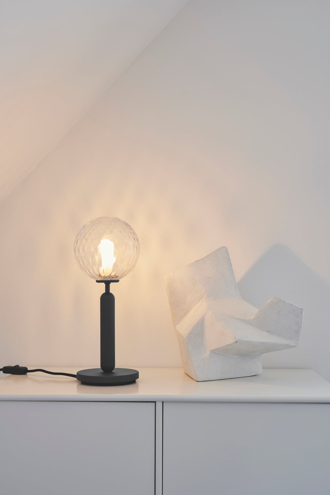 Miira Table bordslampa, rock grey / optic clear • NUURA