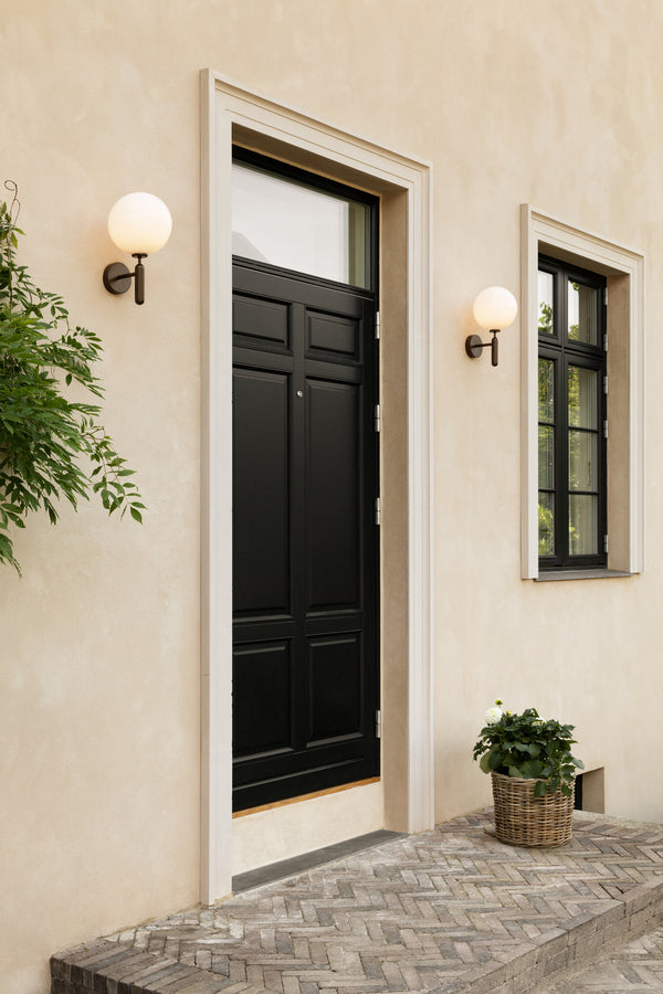 Miira Wall Outdoor utomhuslampa, dark bronze / opal • NUURA