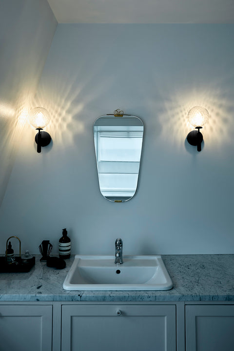 Miira Wall vägglampa, rock grey / optic clear • NUURA