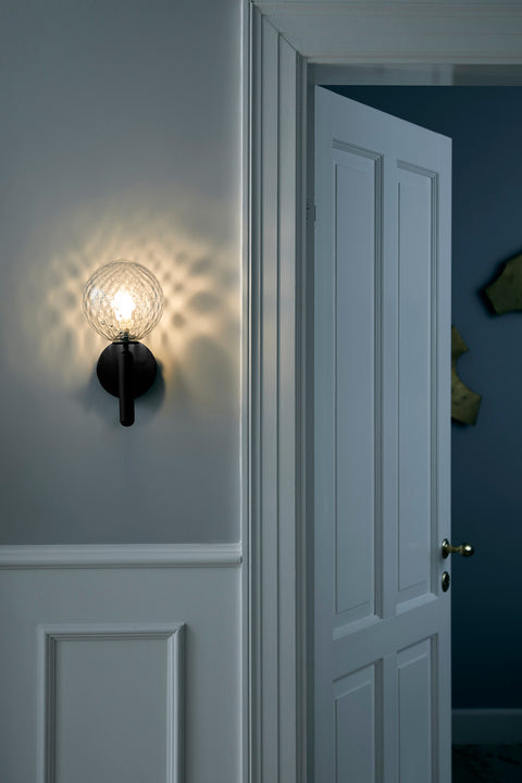 Miira Wall vägglampa, rock grey / optic clear • NUURA