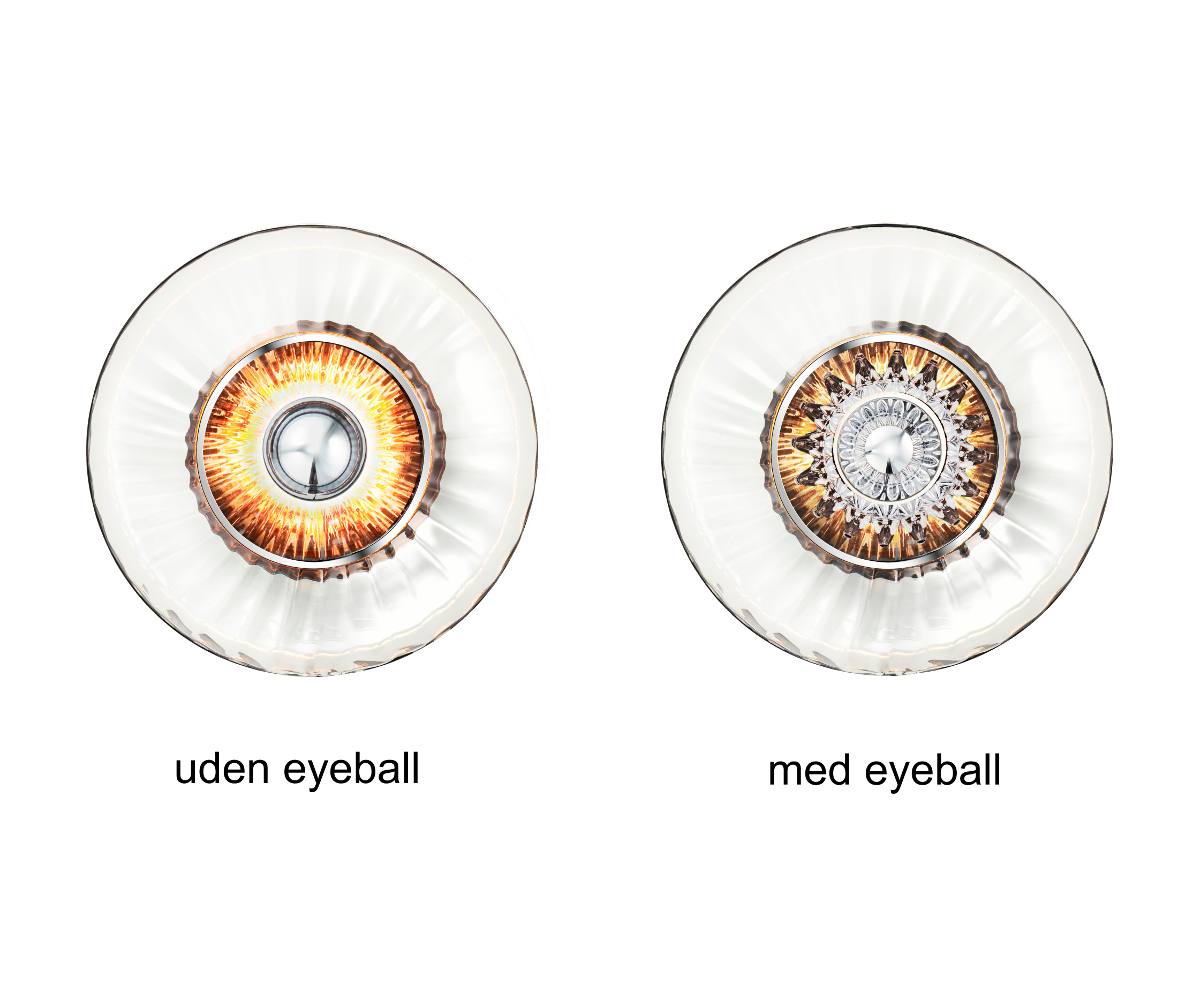 Rund vägglampa i klart veckat glas som skapar ett ljusspel på väggen. Lampan visas här med och utan eyeball-tillbehöret.