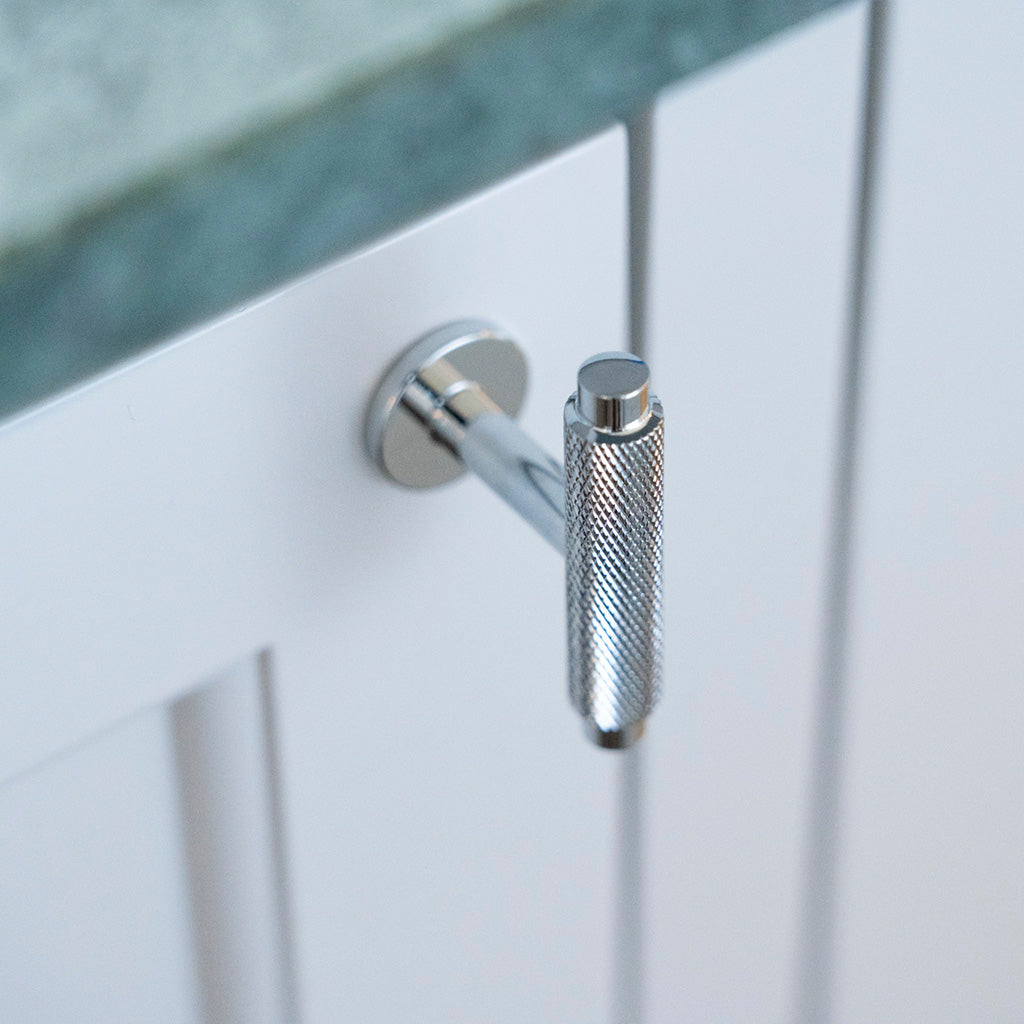 Møbelknop T-bar med diamond cut i blank krom - Nørrebro • Chr. Jørgensen - Copenhagenhomedesign