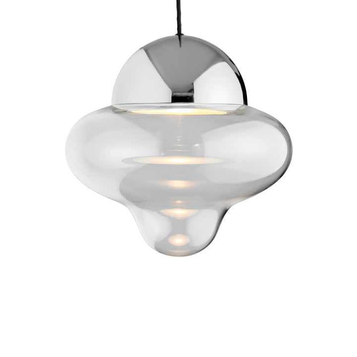 Nutty XL Clear pendellampa mot en vit bakgrund.