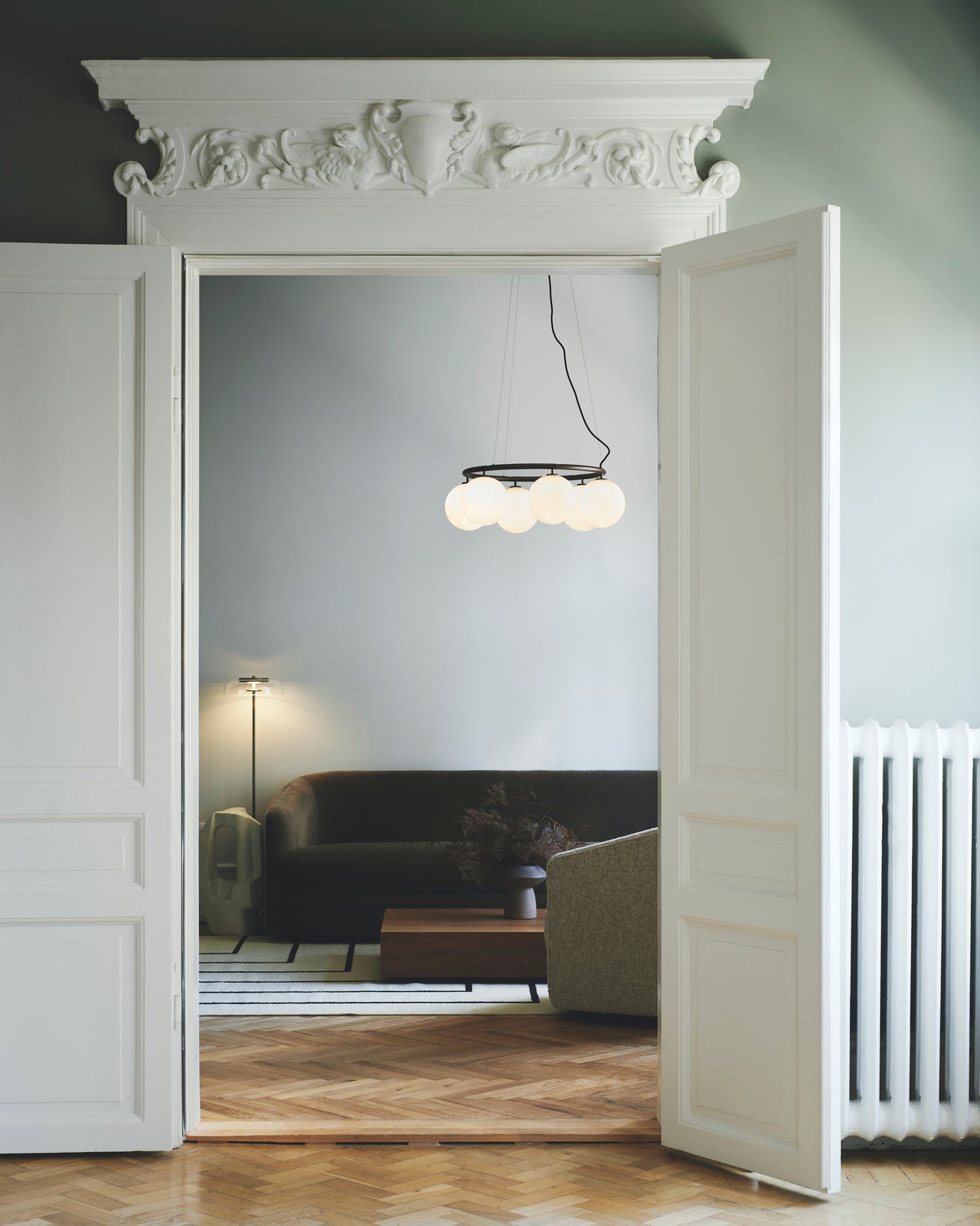 Miira 6 Circular ljuskrona, dark bronze / opal • NUURA