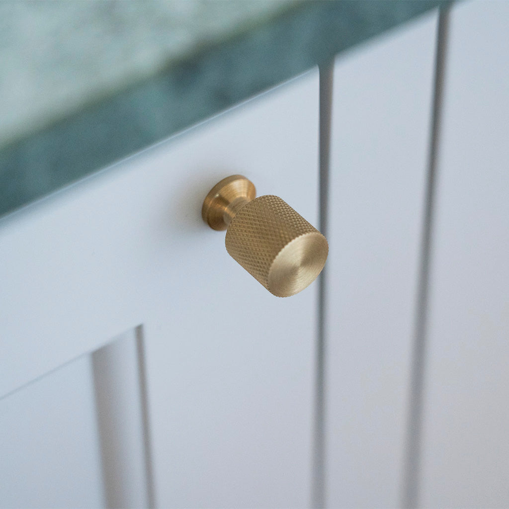 Møbelknop med diamond cut i messing uden lak, 33 mm - Nyboder • Chr. Jørgensen - Copenhagenhomedesign