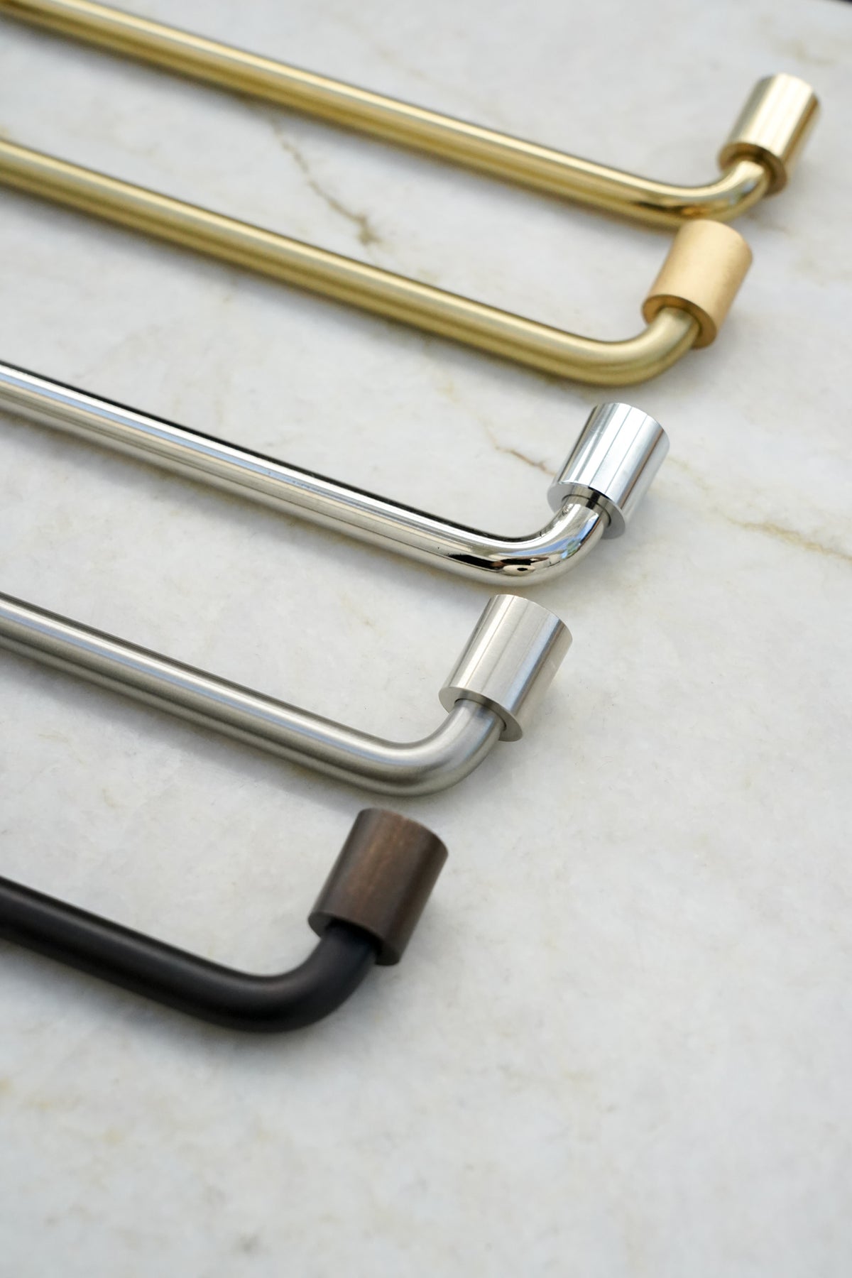 Ordrup • Greb i blank krom med separate fødder - Copenhagenhomedesign