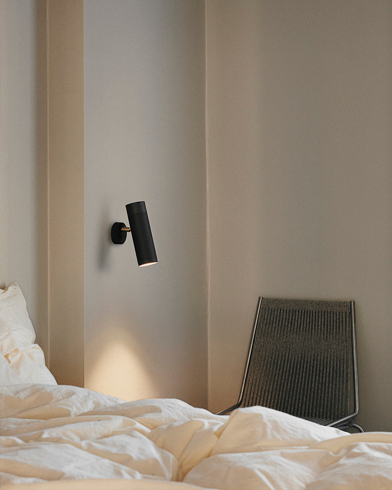 Patrone-vägglampa svart brunerad mässing • Thorup Copenhagen
