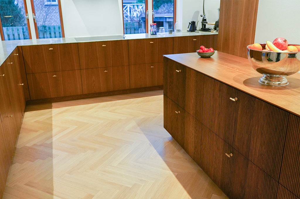 Møbelknop T-bar med diamond cut i børstet messing med lak - Nørrebro • Chr. Jørgensen - Copenhagenhomedesign