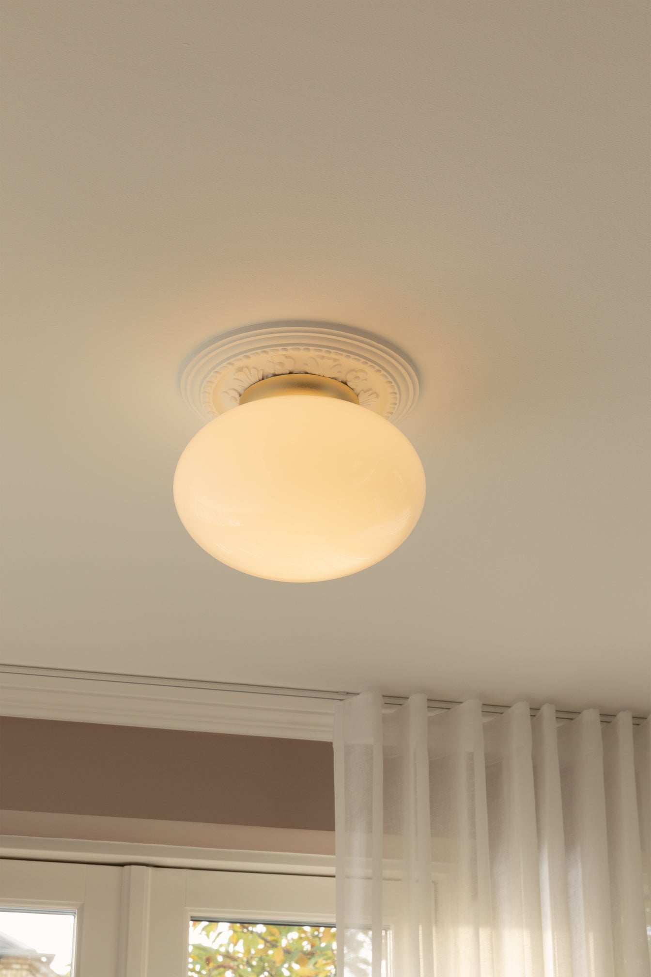 Rizzatto 301 taklampa, satin brass / opal • NUURA