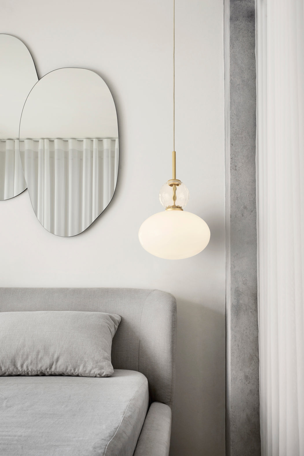 Rizzatto 32 pendel, satin brass / opal • NUURA