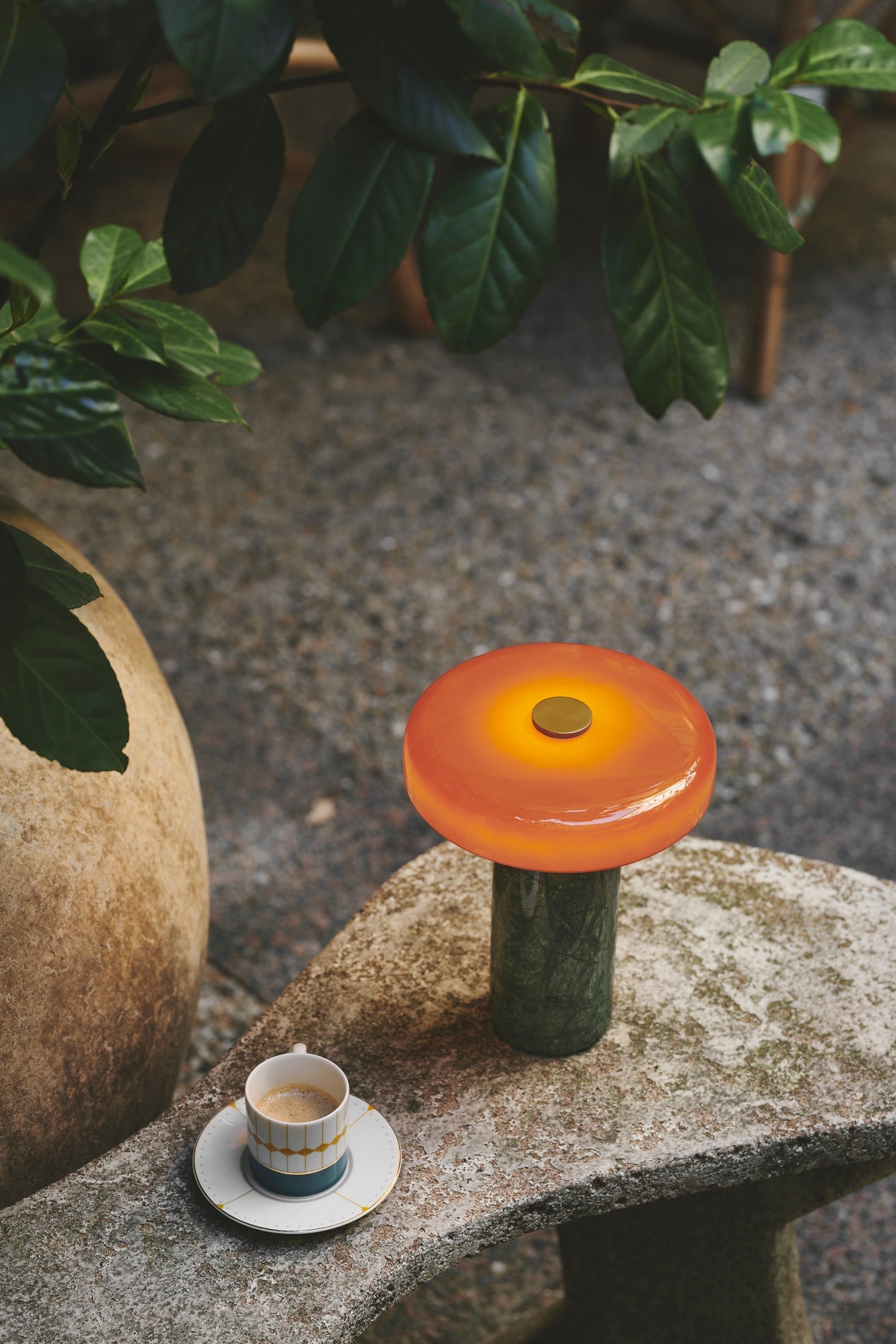 Trip Portable bordslampa, moss/amber glossy • Design by Us