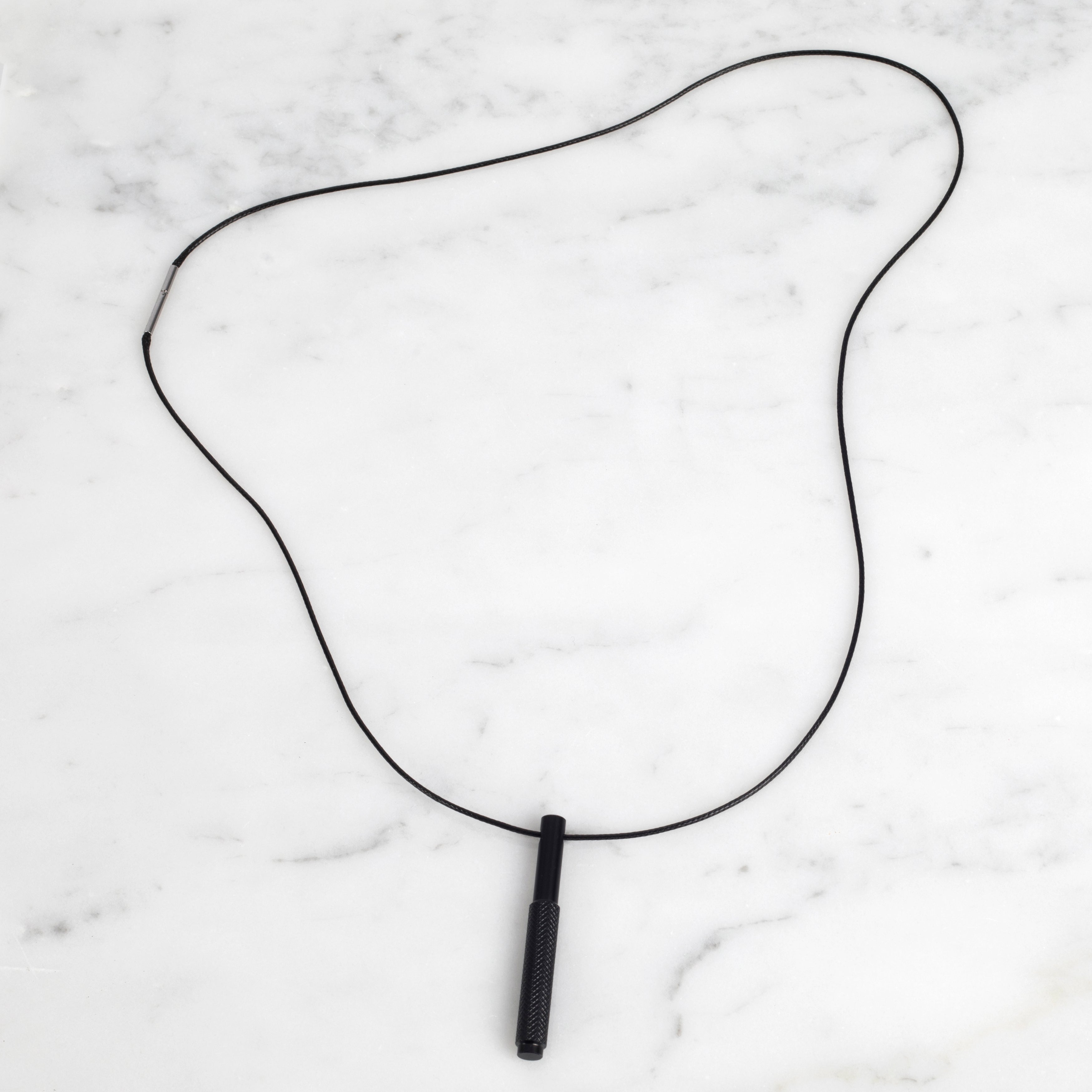 Vertical halsband, svart • Buster + Punch