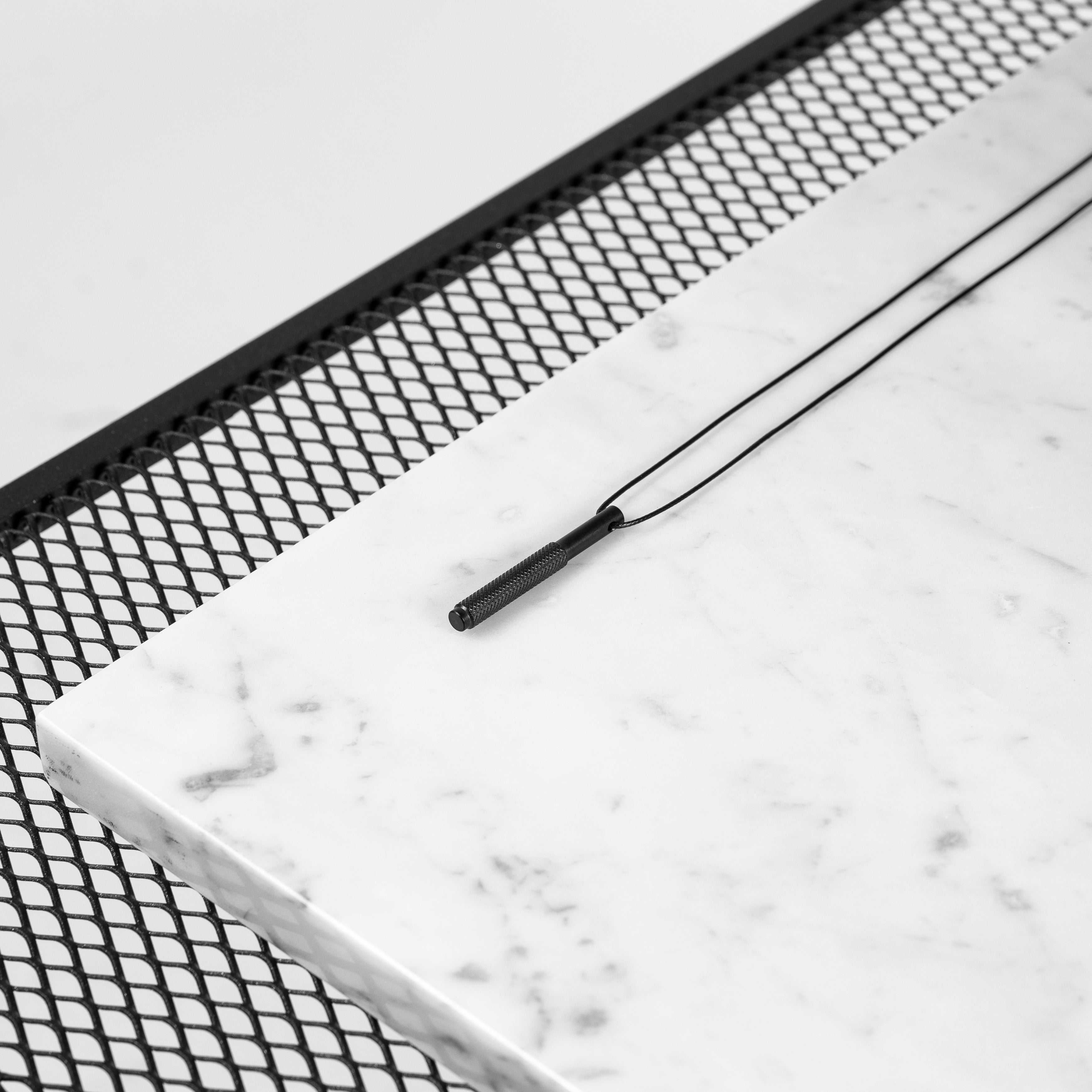 Vertical halsband, svart • Buster + Punch