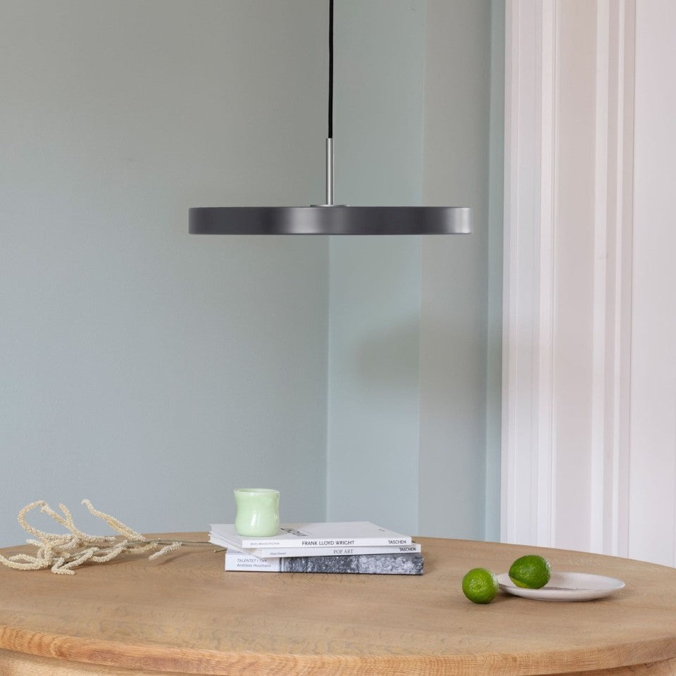 Asteria Plus pendel, grå og sort • UMAGE - Copenhagenhomedesign