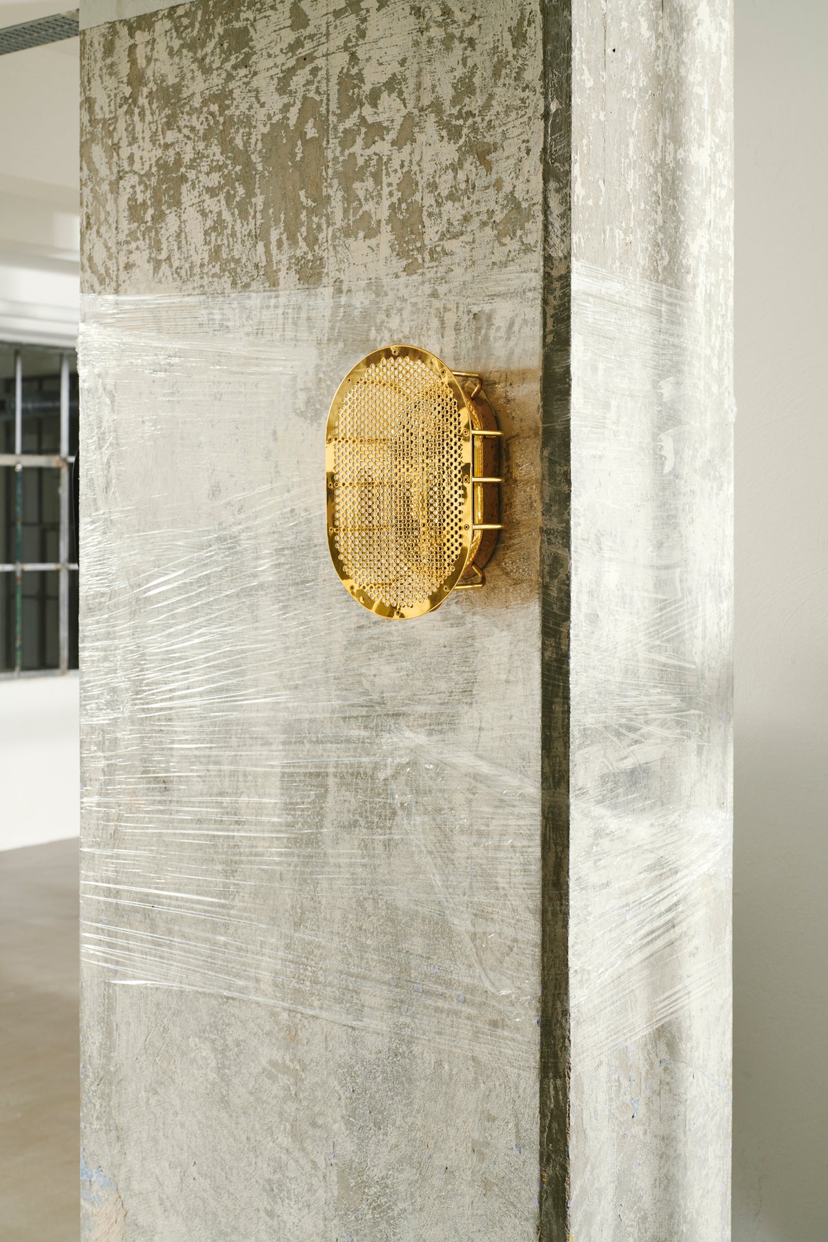 Night Rider væglampe, messing med lak • Design by Us - Copenhagenhomedesign