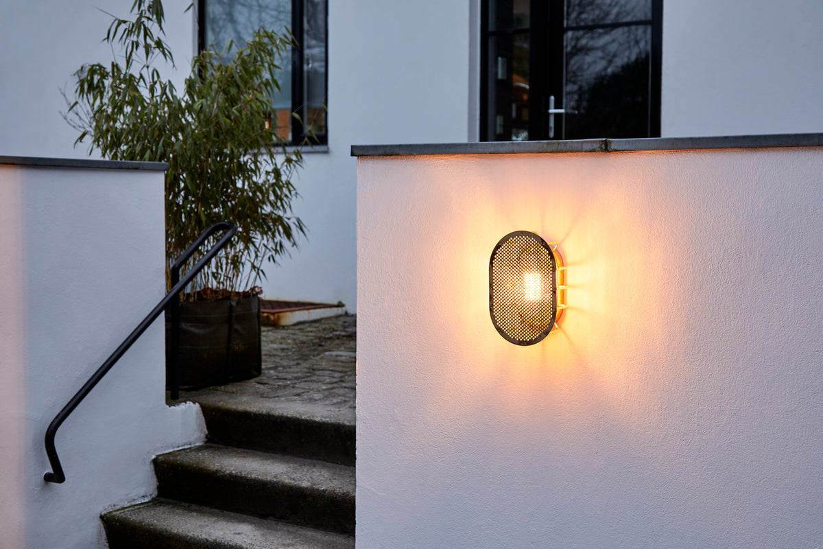 Night Rider væglampe, messing med lak • Design by Us - Copenhagenhomedesign