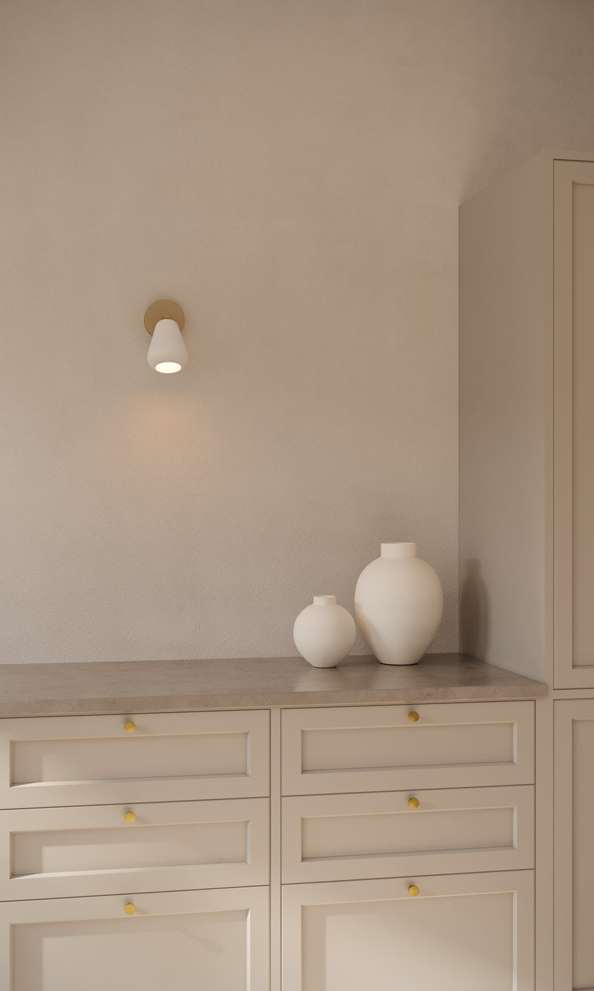 Anoli Spot Surface med roset, nordic gold / hvid • NUURA - Copenhagenhomedesign