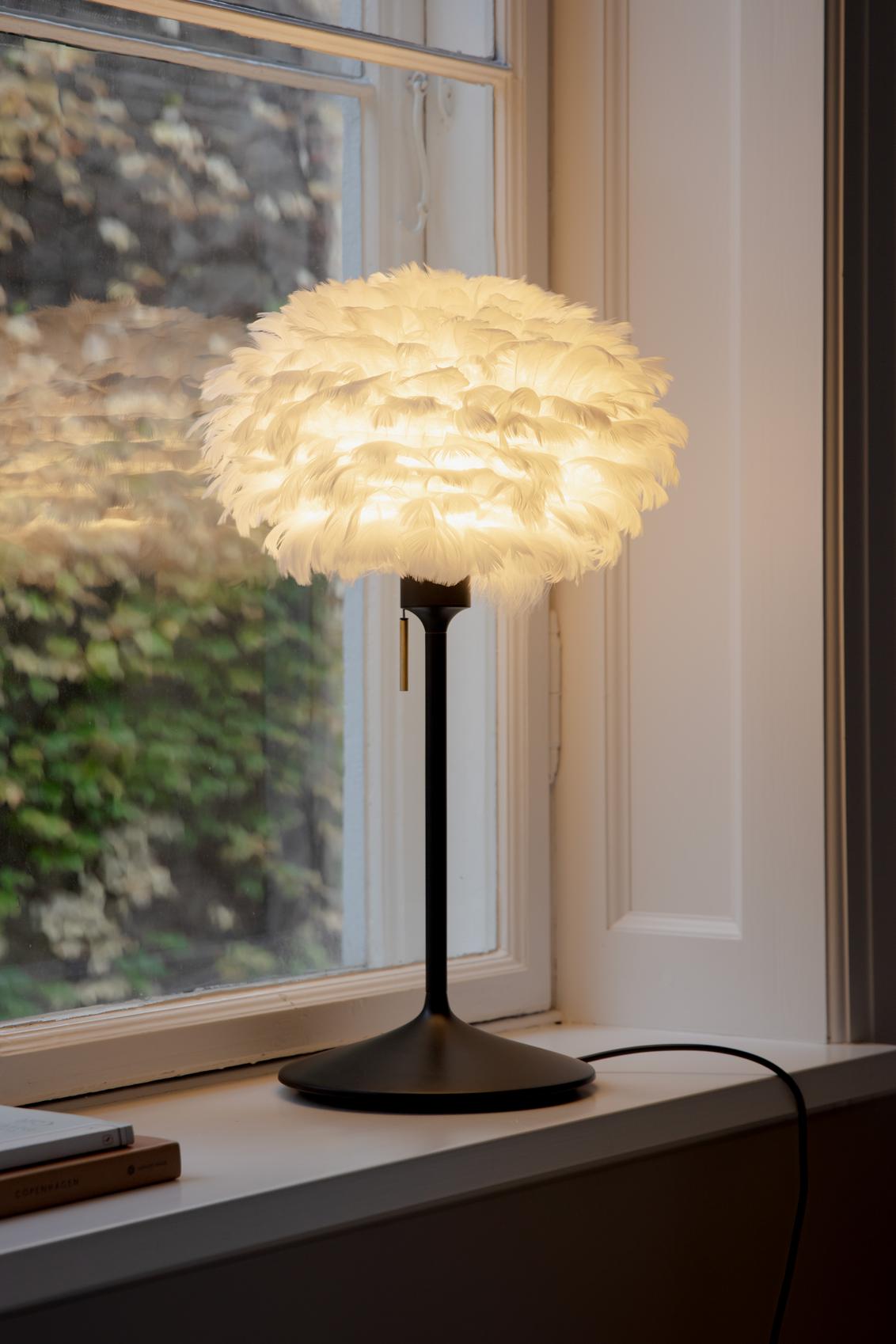 Eos bordlampe, hvid og sort • UMAGE - Copenhagenhomedesign