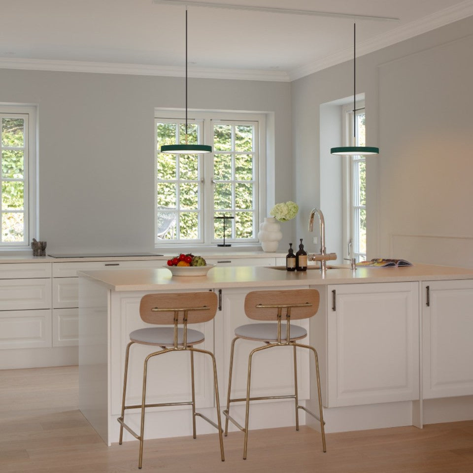Asteria Plus pendel, grøn og messing • UMAGE - Copenhagenhomedesign
