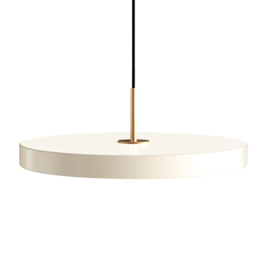 Asteria Plus taklampa, vit och mässing • UMAGE