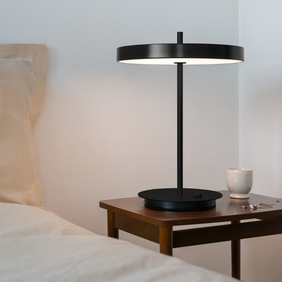 Asteria Table bordlampe, sort • UMAGE - Copenhagenhomedesign