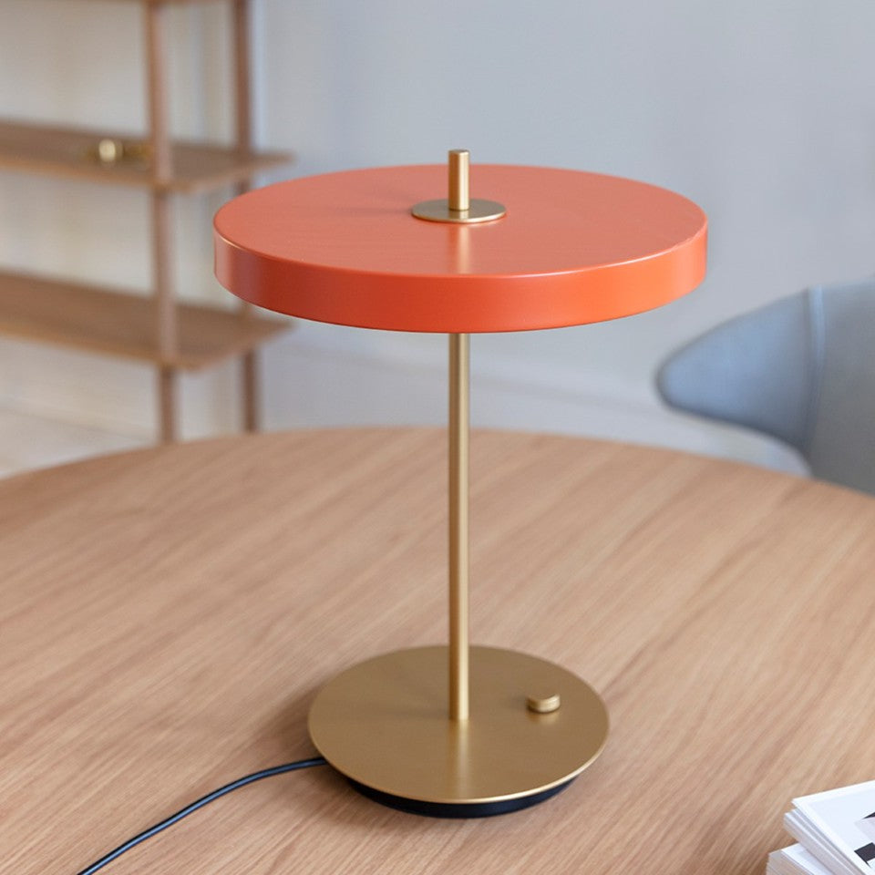 Asteria Table bordlampe, orange og messing • UMAGE - Copenhagenhomedesign