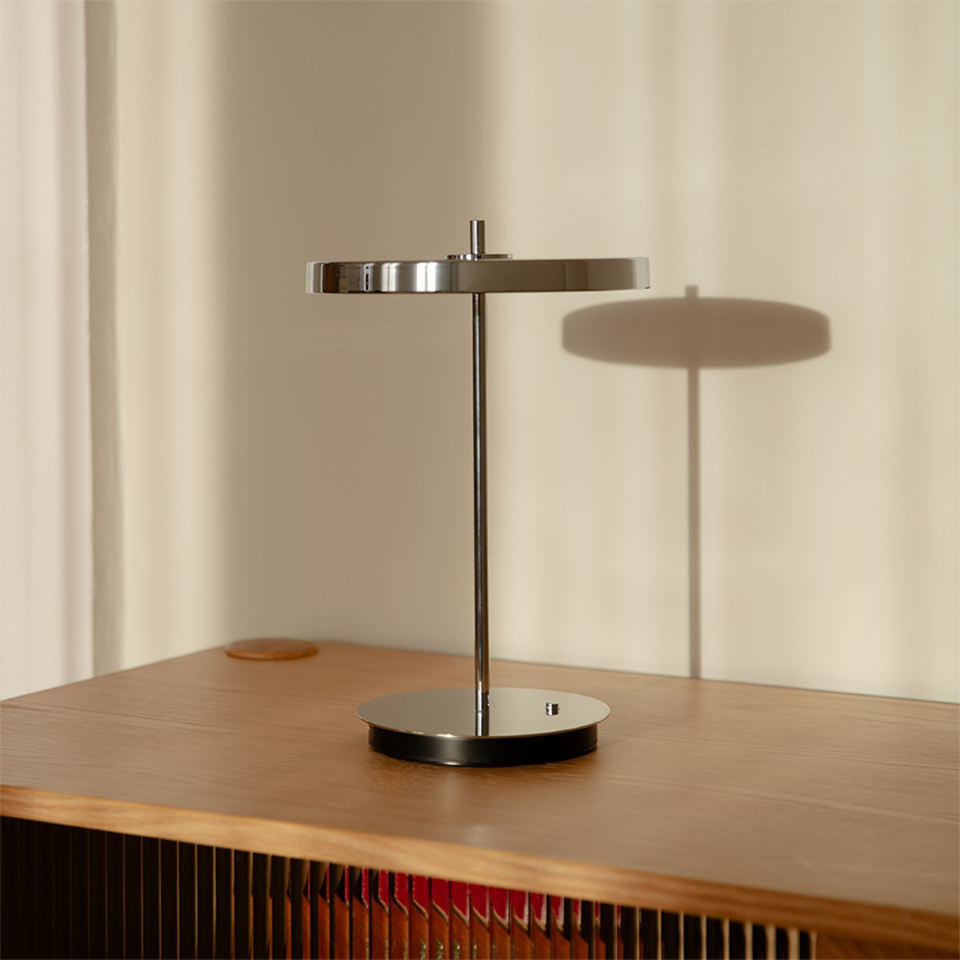 Asteria Move Monochrome, portable bordlampe, poleret stål • UMAGE - Copenhagenhomedesign