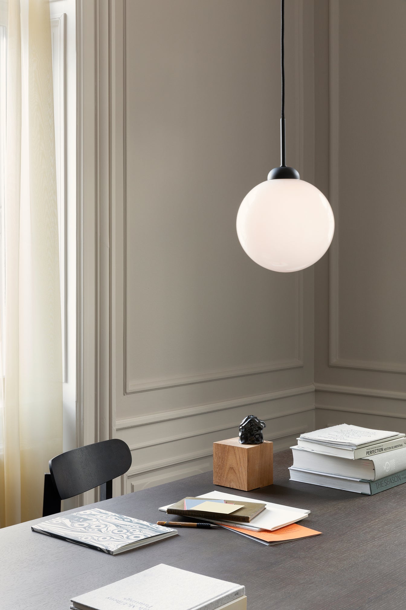 Apiales 1 Large pendel, satin black / opal • NUURA