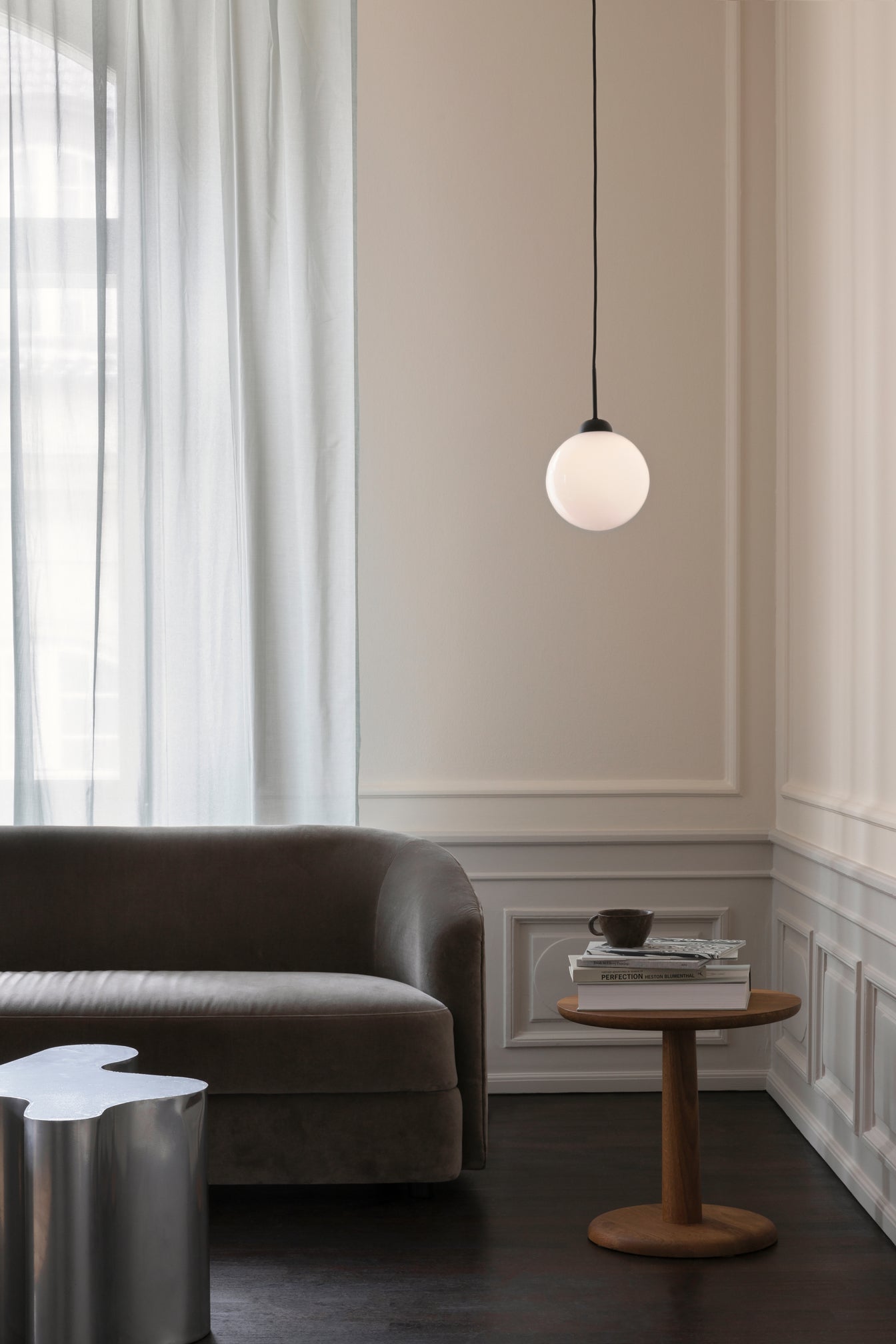 Apiales 1 Large pendel, satin black / opal • NUURA