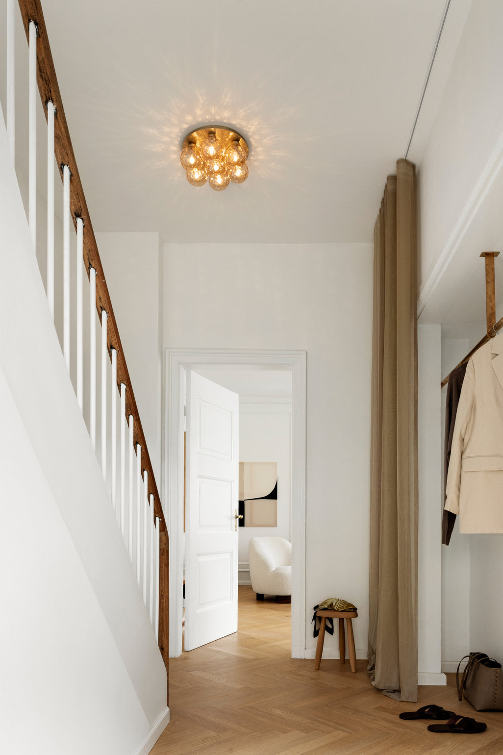 Apiales 7 Plafond ljuskrona, brushed brass / optic gold • NUURA