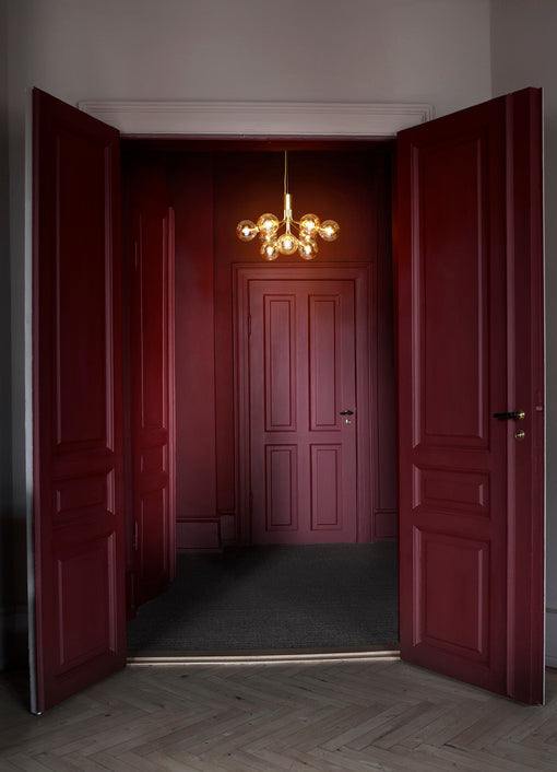 Apiales 9 ljuskrona, brushed brass / optic gold • NUURA