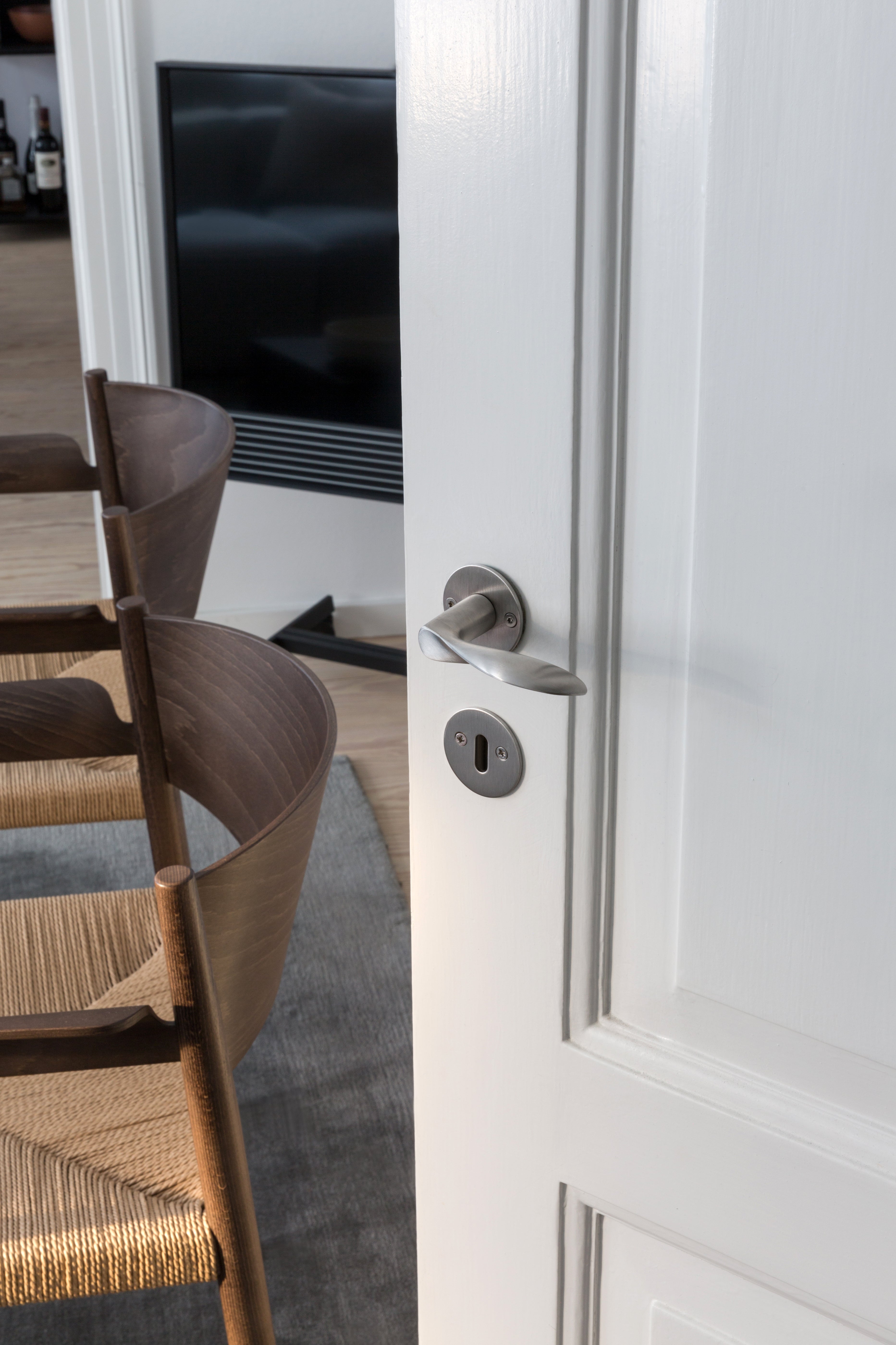 Arne Jacobsen-dörrhandtag – AJ97 dörrhandtag i borstat rostfritt stål 97 mm, liten modell