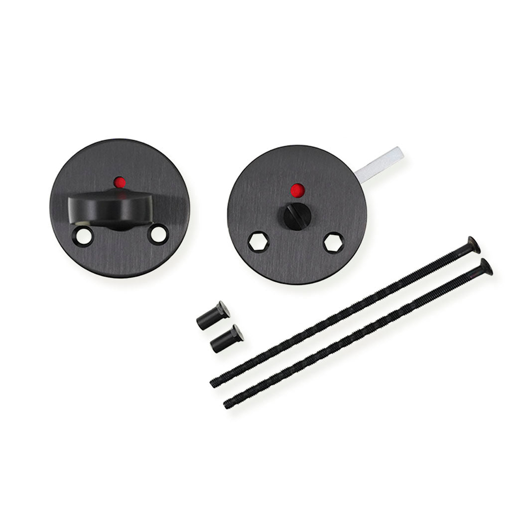 Arne Jacobsens toalettuppsättning i rostfritt stål med charcoal-finish och med röd/vit markering