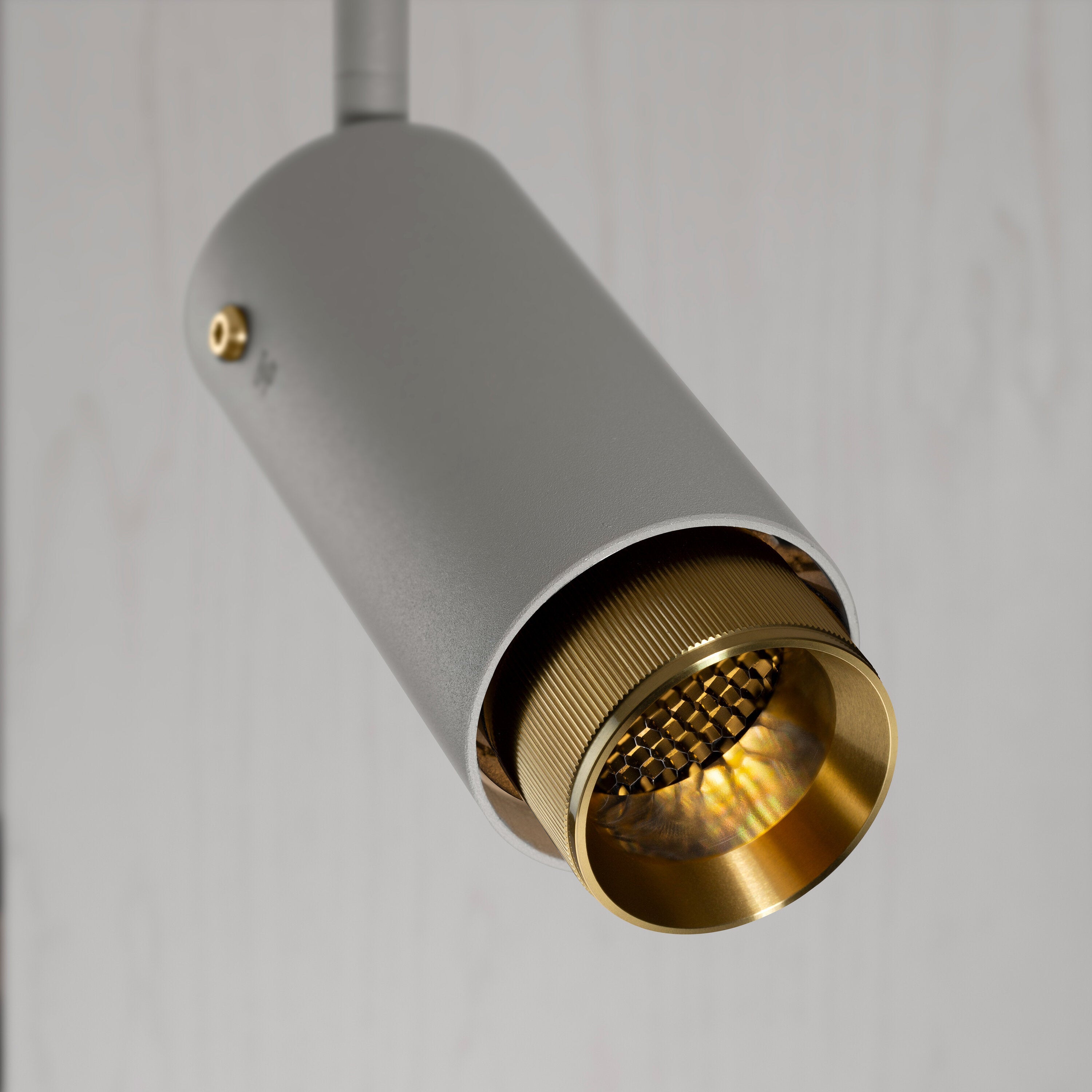 Exhaust spot i sten med detaljer i massiv mässing  • Buster + Punch