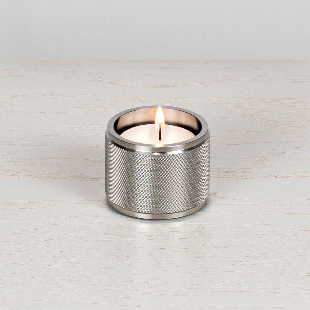 Tealight värmeljushållare i rostfritt stål med diamantslipat mönster  • Buster + Punch