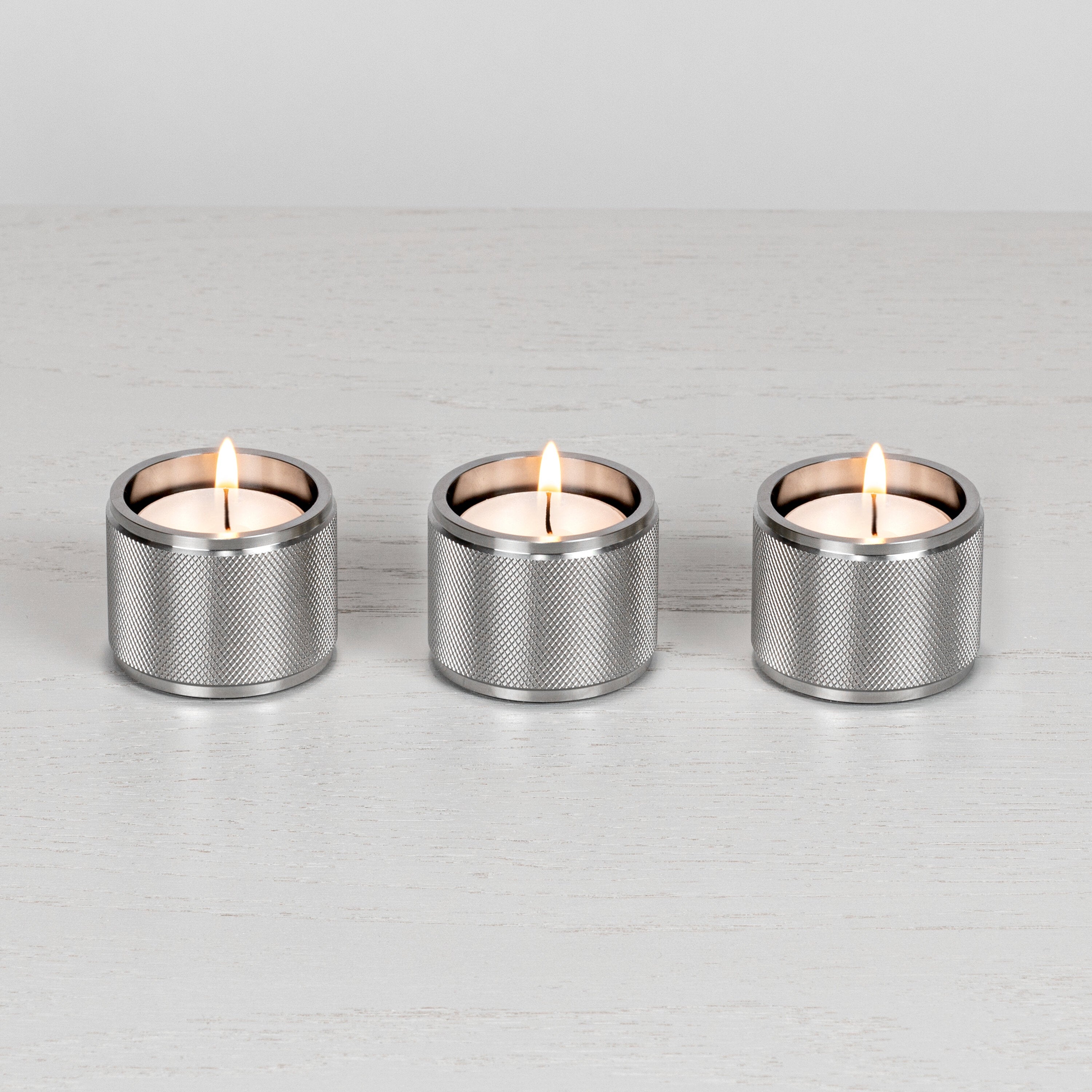 Tealight värmeljushållare i rostfritt stål med diamantslipat mönster – 3 st.  • Buster + Punch