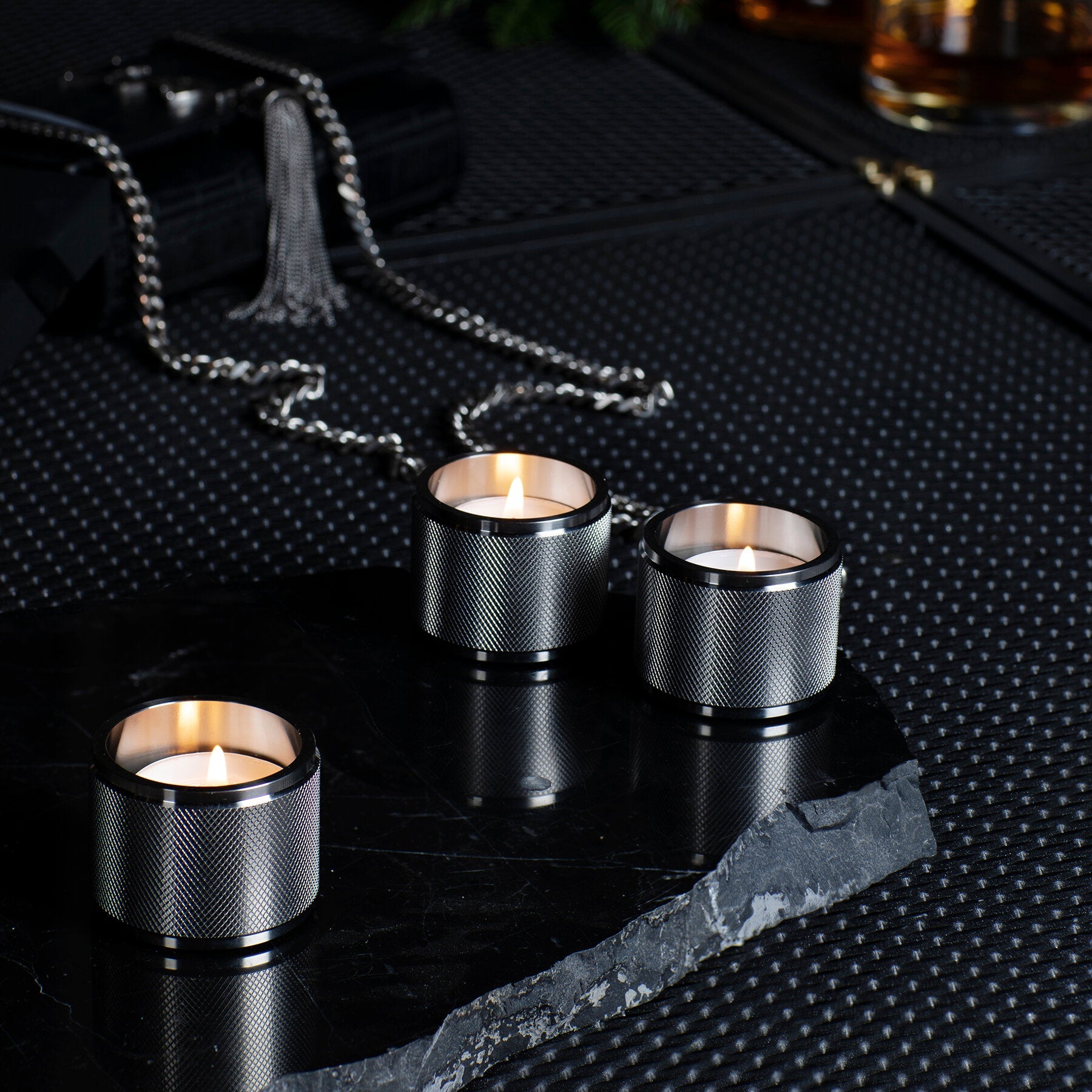 Tealight värmeljushållare i rostfritt stål med diamantslipat mönster – 3 st.  • Buster + Punch