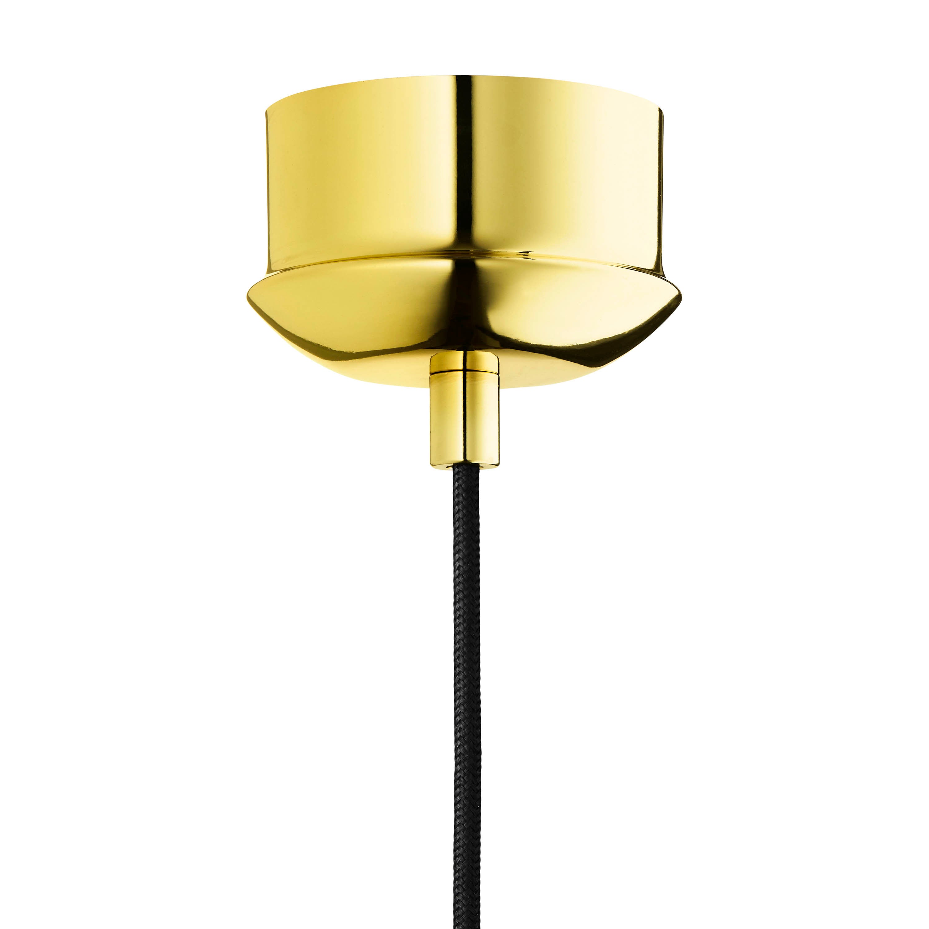 Rund lampa i orange/gult glas med en avskuren bit som ger en skymt av glödlampan. Rosettens sockel är guldfärgad och kabeln är gjord av svart textil.