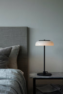 Blossi Table bordslampa, svart / opal • NUURA