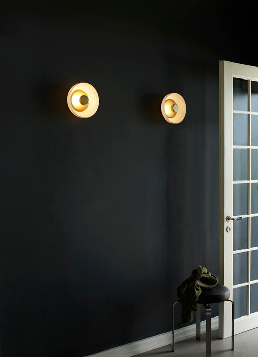 Blossi Wall vägglampa, nordic gold / opal • NUURA