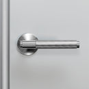 Cross-dörrhandtag i stål med diamantslipning – c/c 38 mm  • Buster + Punch