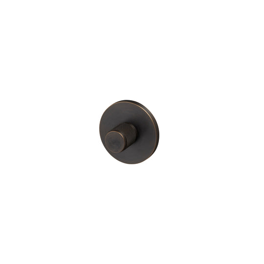 Cross toalettbeslag i brunerad mässing (smoked bronze) med diamond cut-mönster - c/c 27 mm • Buster + Punch